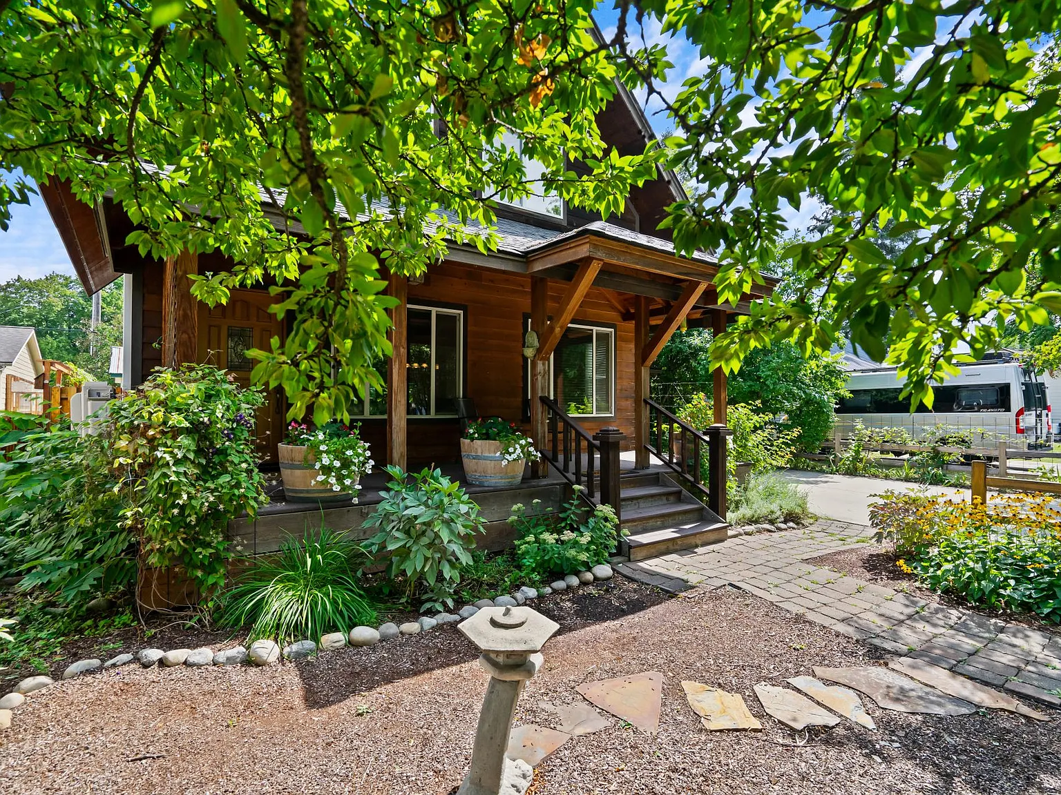 2 bed, 2.5 bath, 1644 sqft, $2,450 — Photo 3