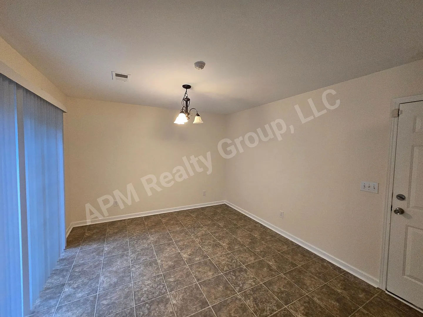Four bedroom home off Hardscrabble — Photo 3