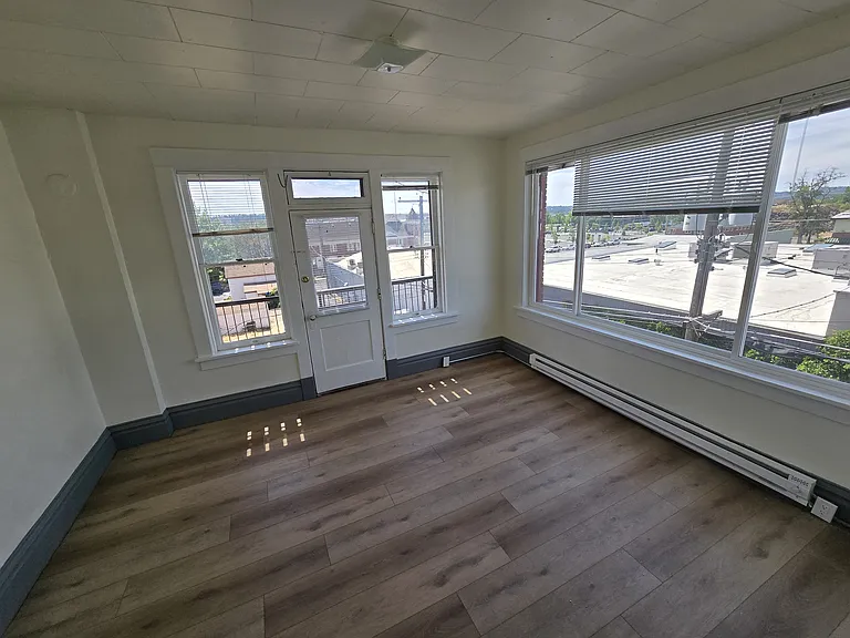 Center Point Apartments — Photo 16