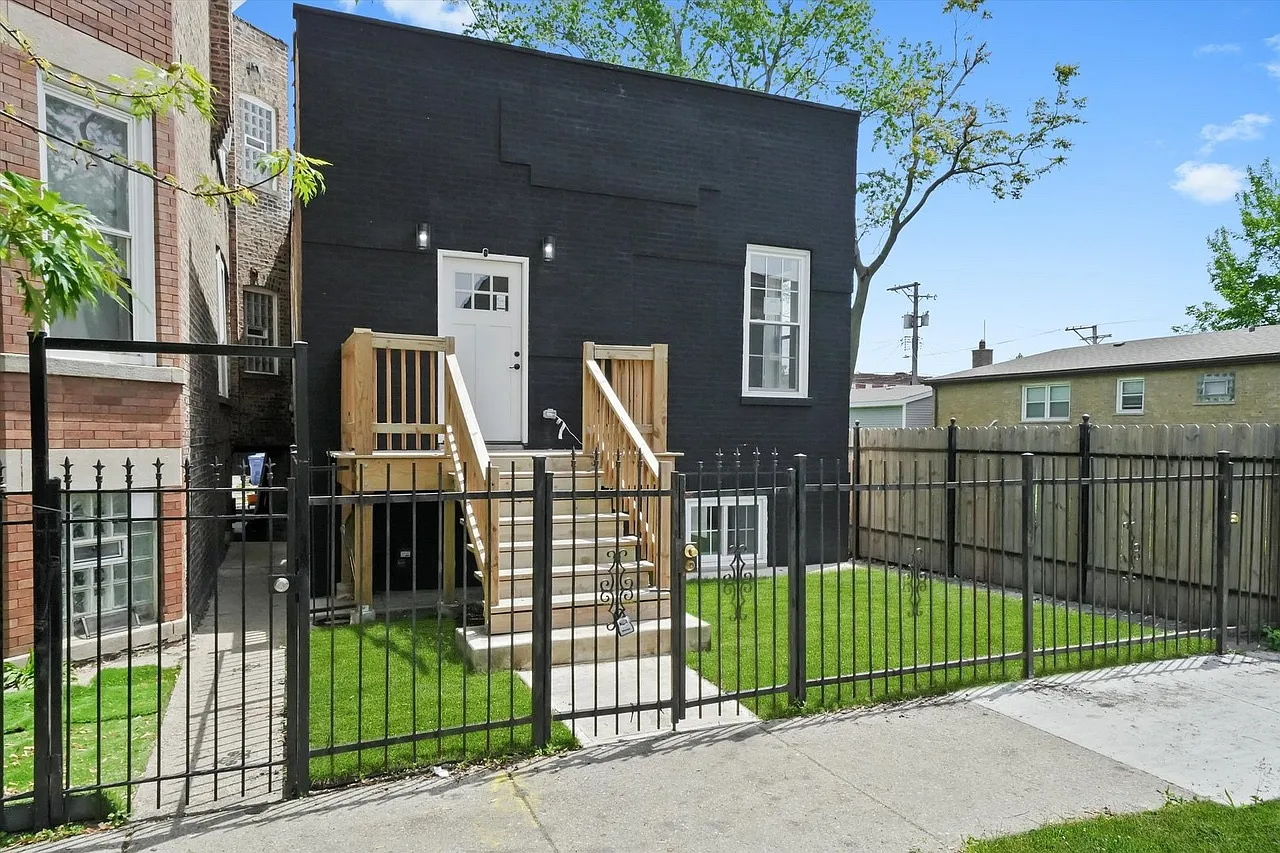 831 N Lawndale Ave — Photo 2