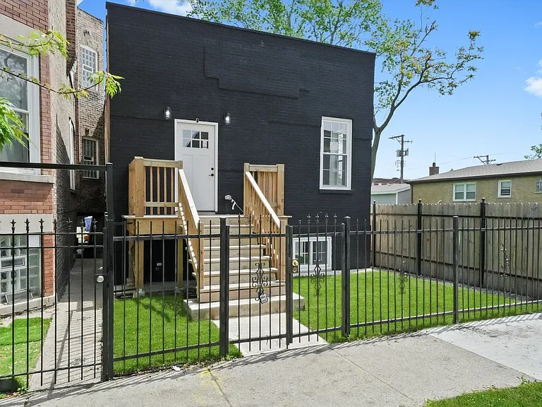 831 N Lawndale Ave — Photo 2