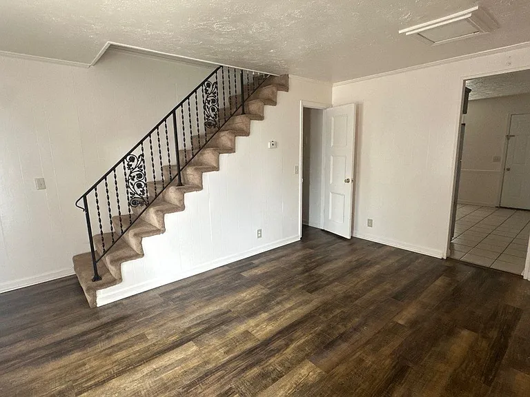 Evergreen Townhomes — Photo 18