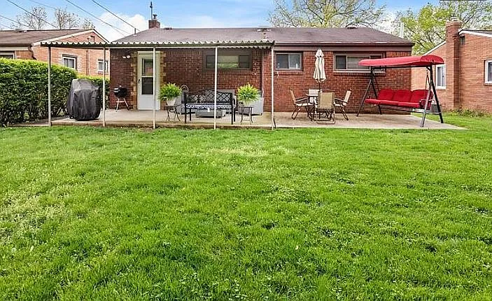 2320 Crestview Rd — Photo 4
