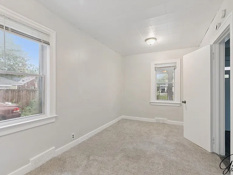 4082 Hereford St — Photo 23