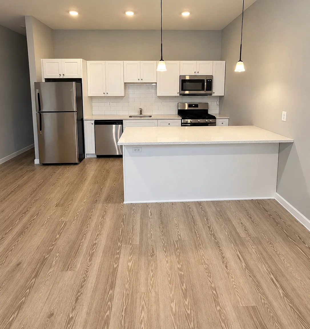 204 Harrison St — Photo 3