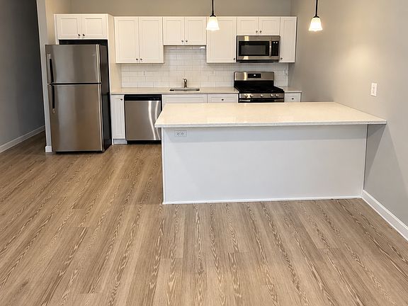 3rd image of 204 Harrison St Floor 1