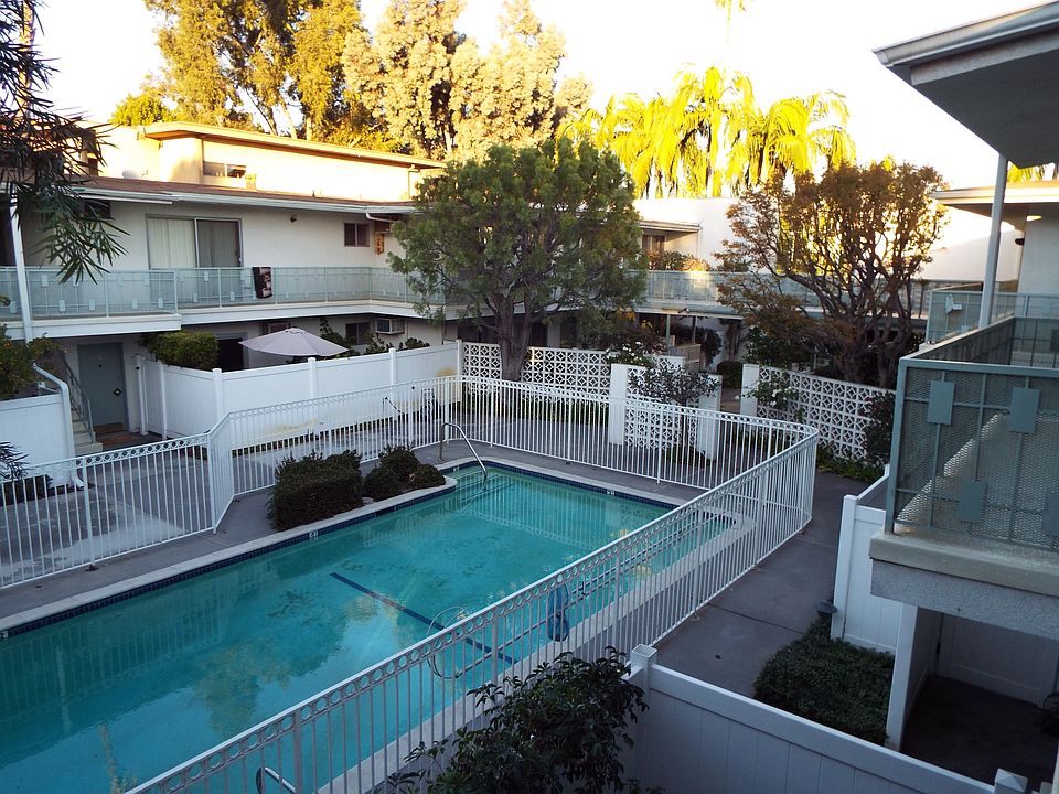 1st image of 475 S Los Robles Ave APT 9