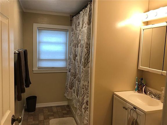 2nd image of 318 30th St