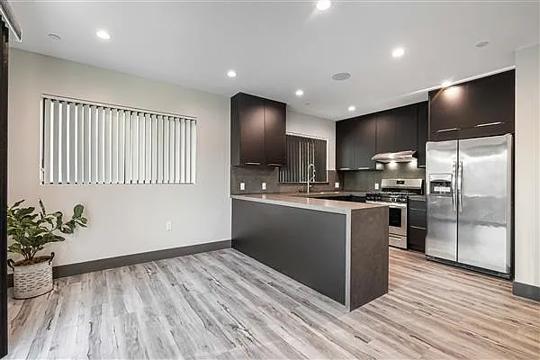 4930 Laurel Canyon Blvd #201