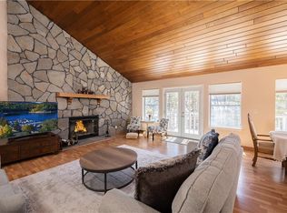 1082 Grass Valley Rd, Lake Arrowhead, CA 92352