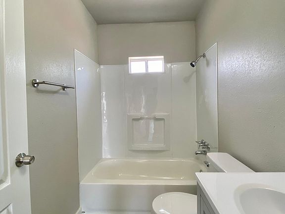 3rd image of 642 Robinson St #1-2-3