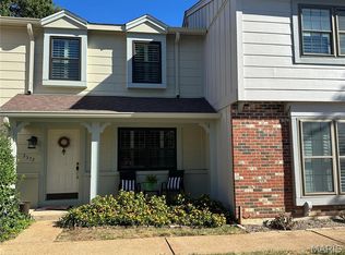 2372 Hidden Meadow Ln, Ballwin, MO 63021