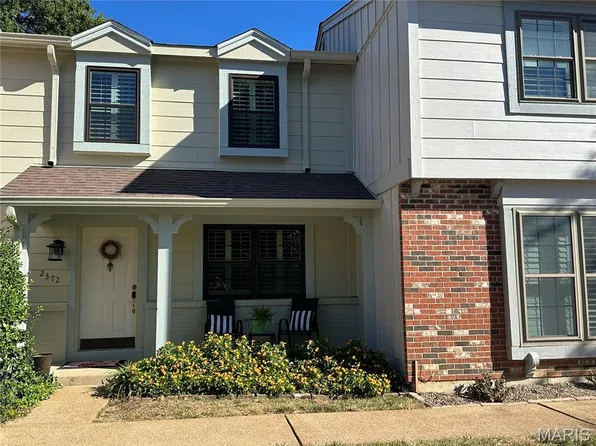2372 Hidden Meadow Ln, Ballwin, MO 63021