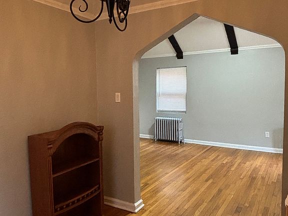 5th image of 3813-3815 Beechwood Blvd #3813