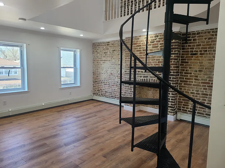 201-203 N 2nd St #6 — Photo 2