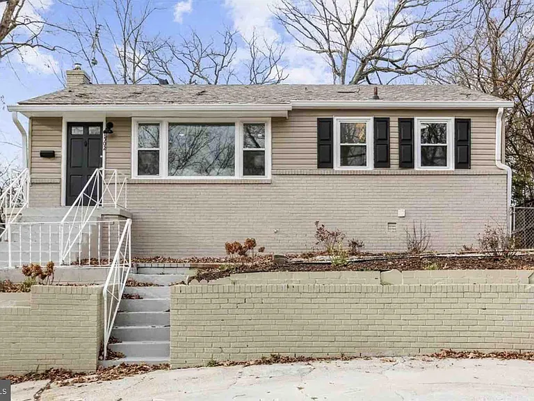 7502 Alfred Dr — Photo 1