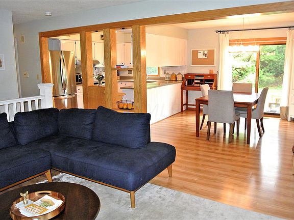 4th image of 31 Country Ln