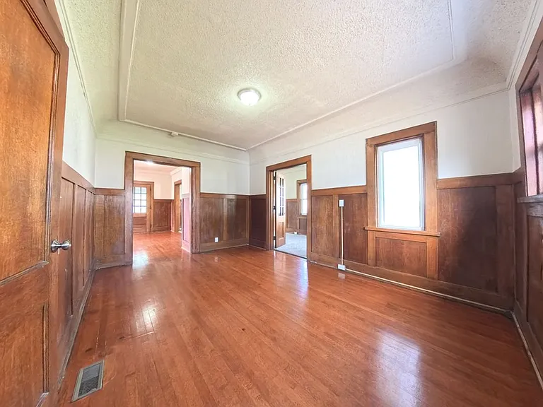 3303 University Ave — Photo 9