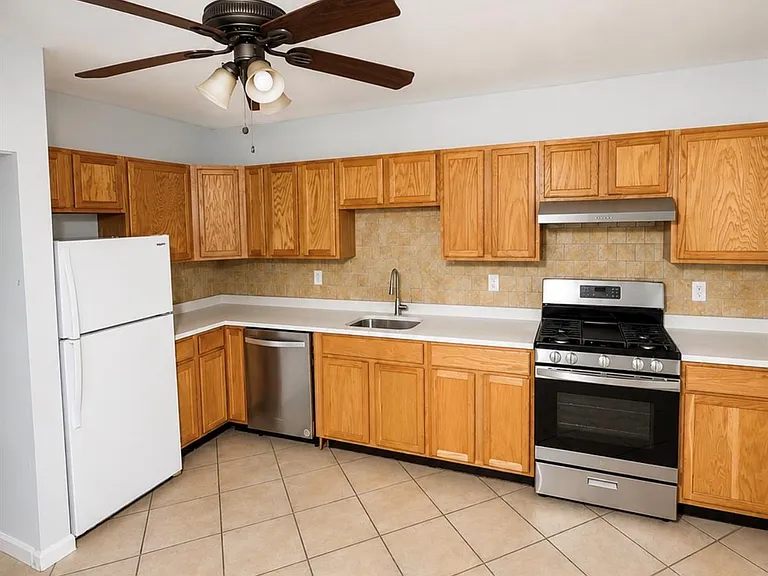 210 Main St #2 — Photo 4
