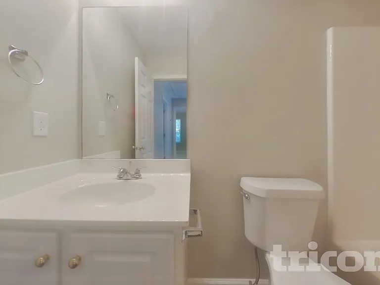102 W Oaks Pl — Photo 12
