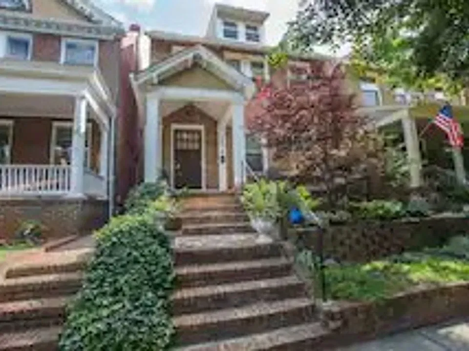 2410 Rosewood Ave