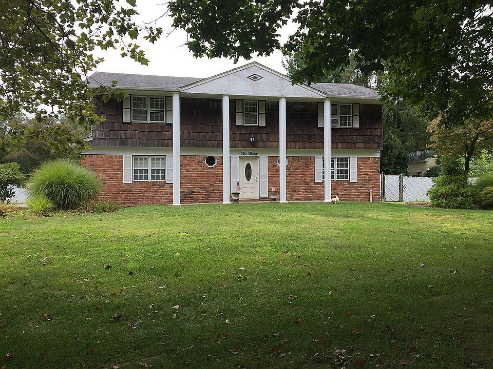 1st image of 220 Cedrus Ave