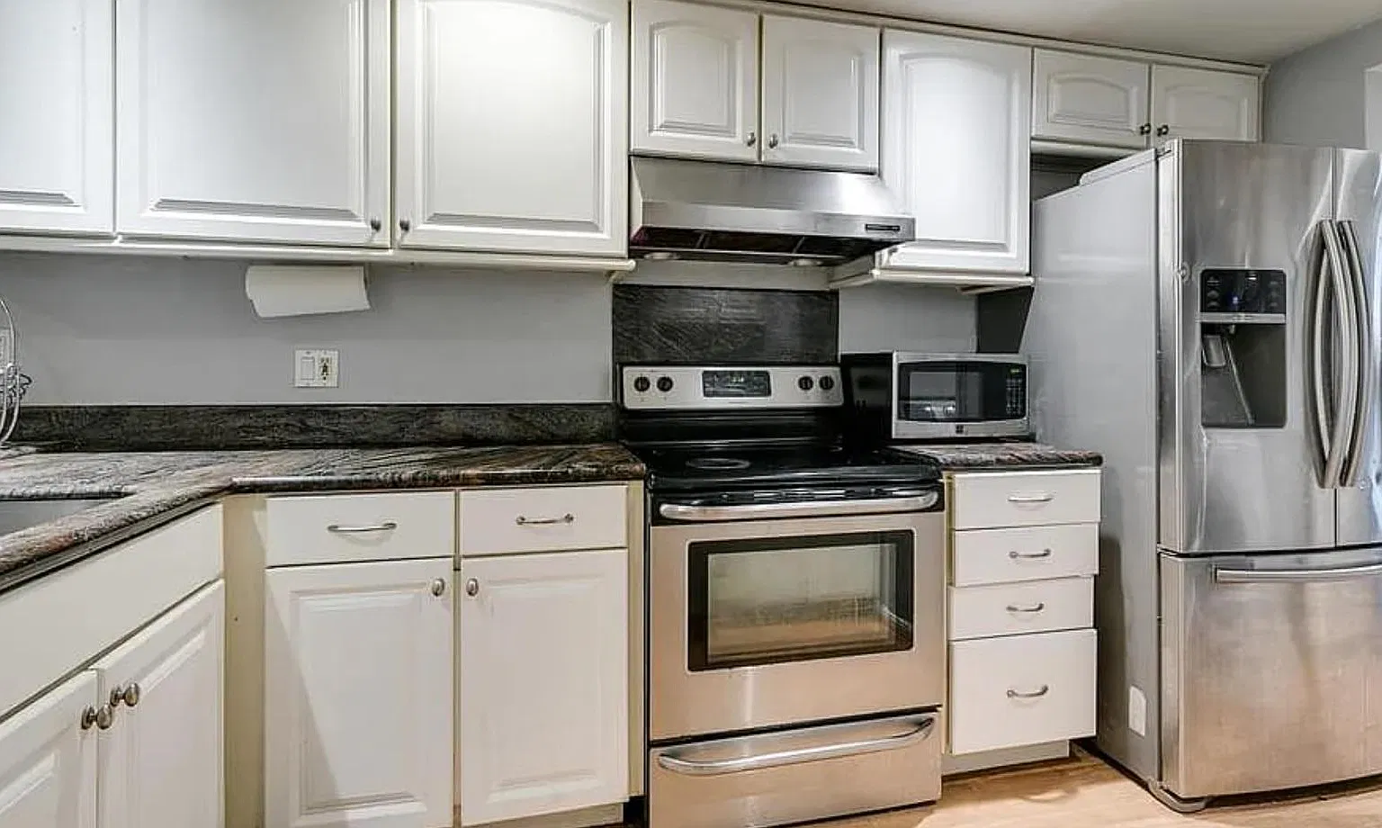 3 bed, 1372 sqft, $4,200 — Photo 3