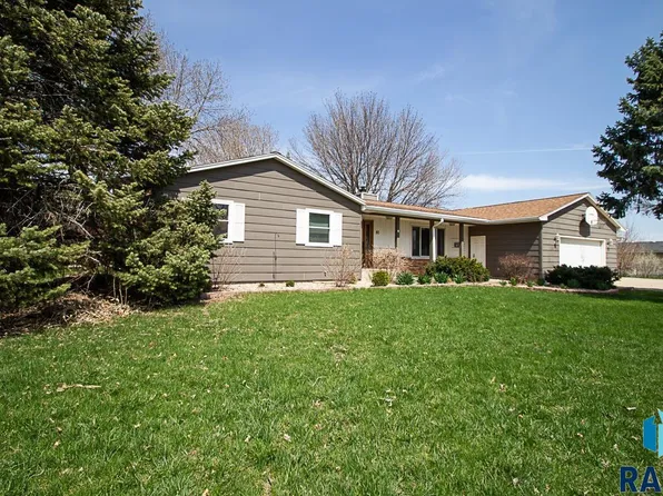 80 Dewey Ave, Chancellor, SD 57015