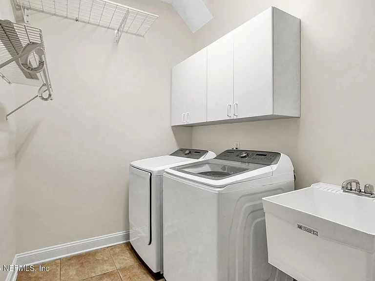 1761 Highland View Dr — Photo 25