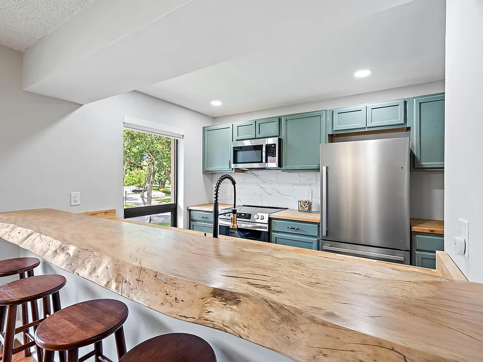 130 Brackenwood Rd