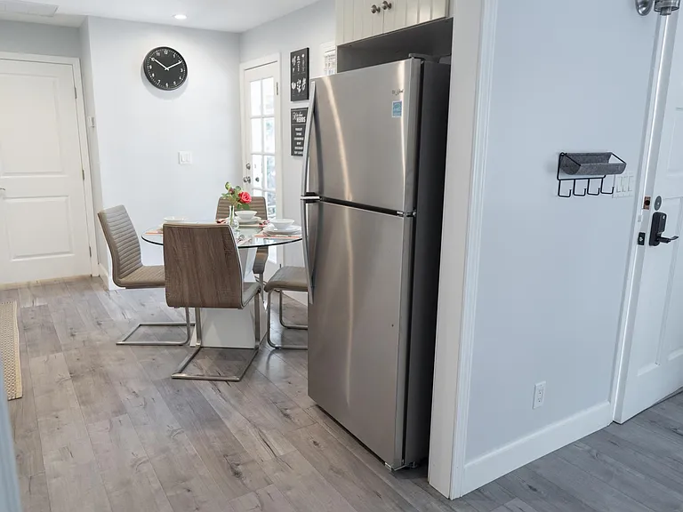 1058 Allen Ave — Photo 12