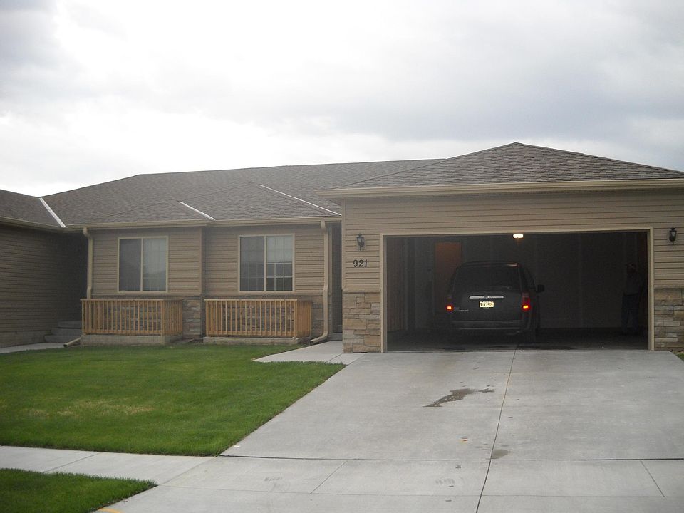 1st image of 835 Palmetto Ln