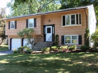 8 Shuart Dr, Spring Valley, NY 10977