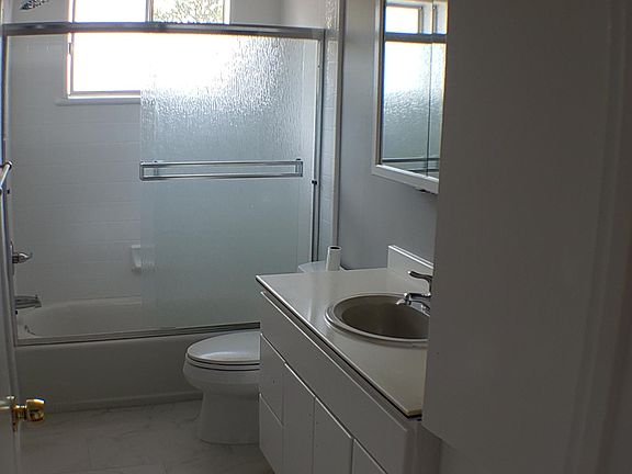 4th image of 1241 Johnson St