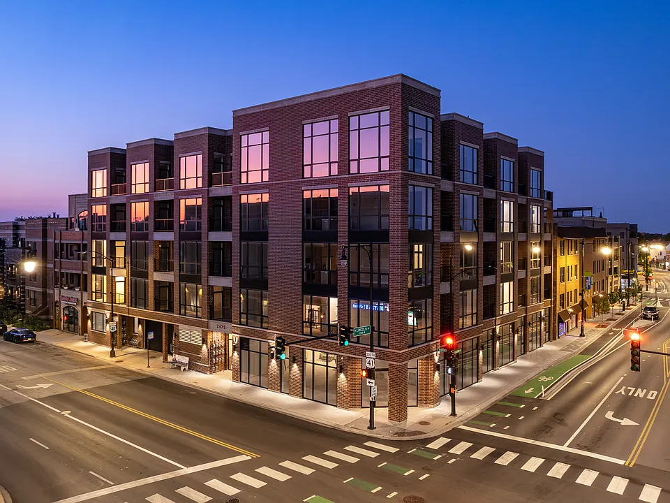 2475 W Foster Ave #206