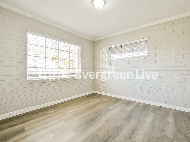 442 W Detroit St — Photo 11