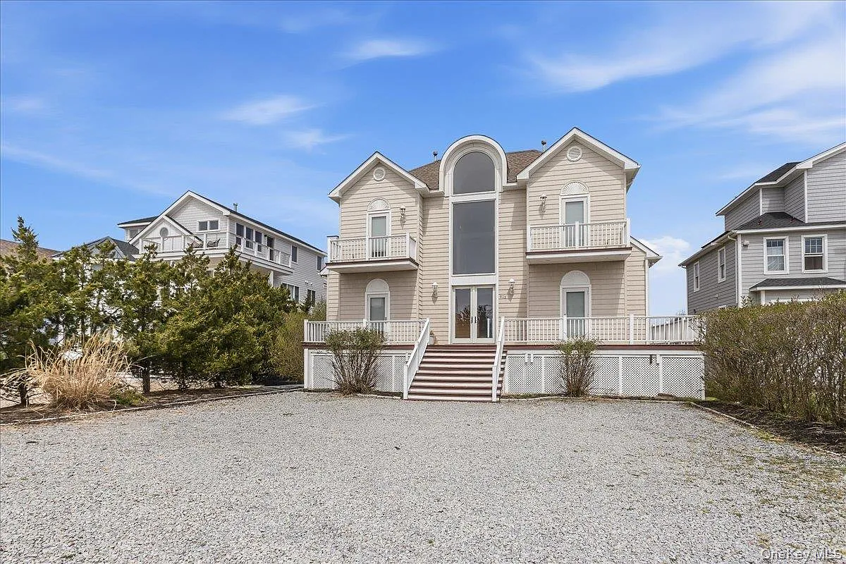 5 bed, 3.0 bath, 5044 sqft, $35,000 — Photo 4