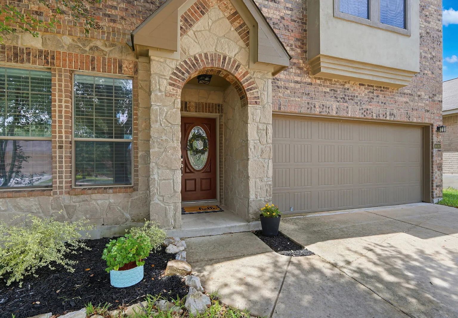 4 bed, 2.5 bath, 2712 sqft, $2,195 — Photo 2