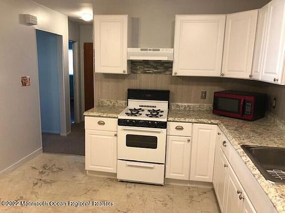 4th image of 11 Cedar St #B