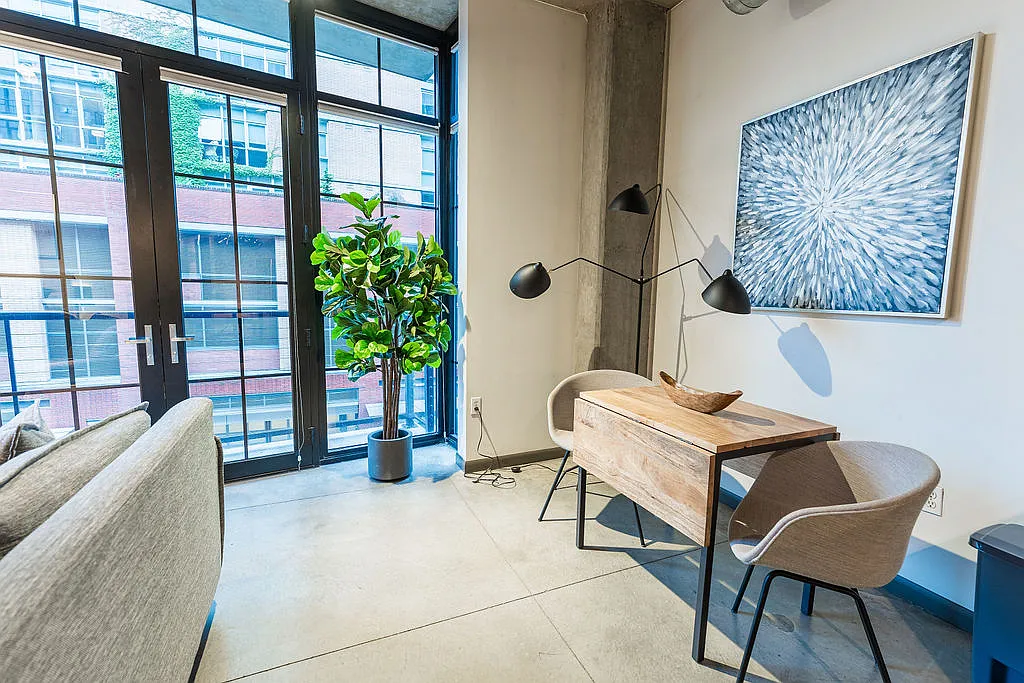 Studio, 605 sqft, $3,069 — Photo 3