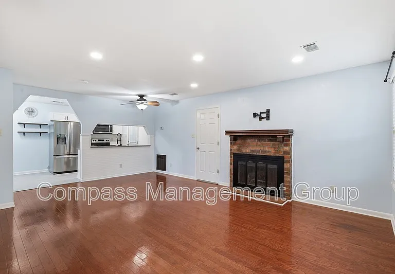 7668 Chatham Cir — Photo 6