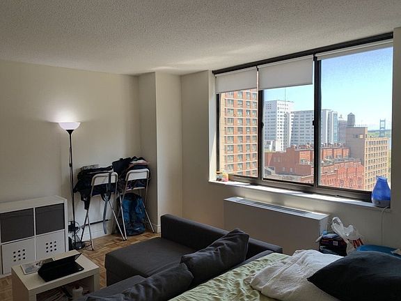 4th image of 205 E 95th St APT 8L