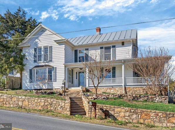 422 Mechanic St, Luray, VA 22835