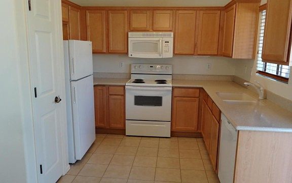 4th image of 1045 E Mount Shibell Dr