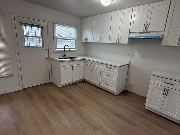 3rd image of 3563 Beechwood Ave APT M