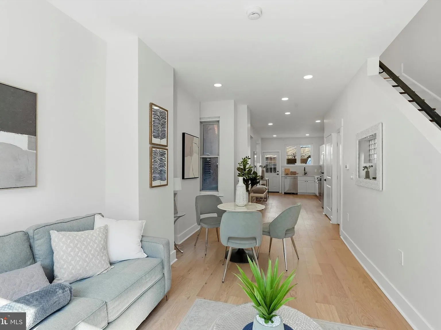 2 bed, 1414 sqft, $2,500 — Photo 3