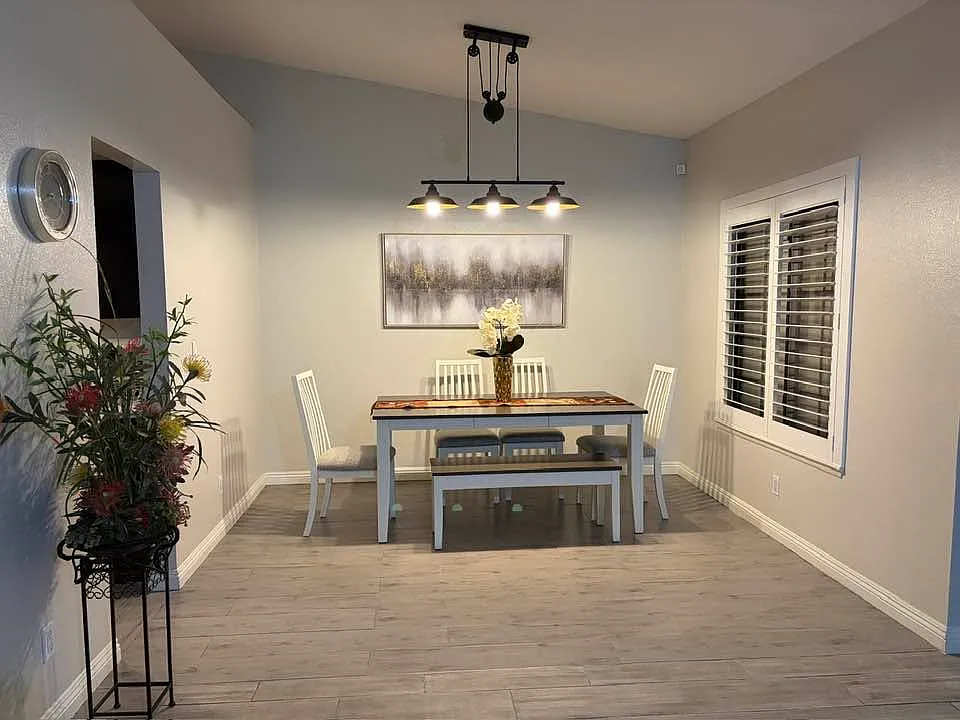 4 bed, 1807 sqft, $3,300 — Photo 2