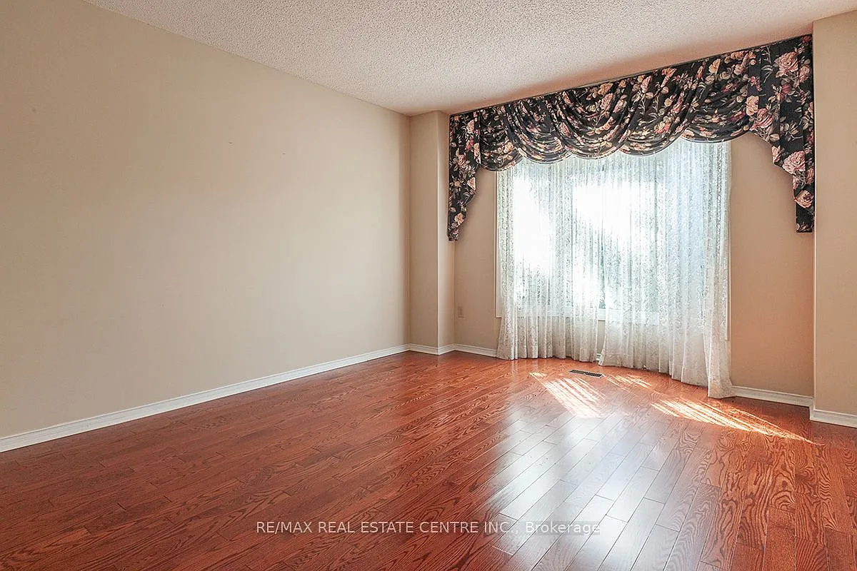 4 bed, $4,600 — Photo 4
