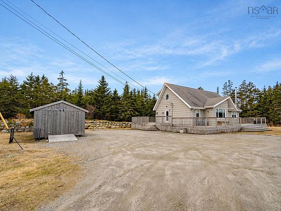 3rd image of 19 Long Point Rd