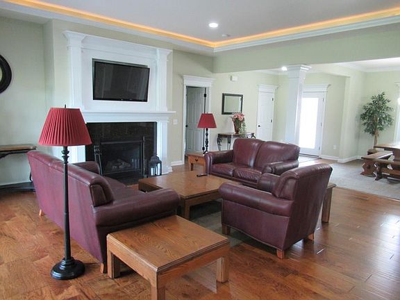 3rd image of 2420 Derby Dr